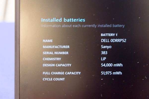 バッテリーレポートでは設計上の（バッテリー）容量が54,000mWhとありました。標準的なノートパソコンは36,000mWh程度ですので、1.5倍はあります
