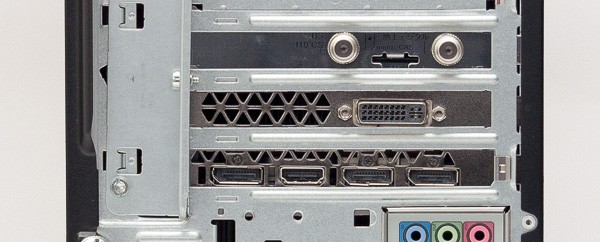 GeForce GTX 980を搭載した試用機では、映像出力用にDVI-I端子、HDMI端子、DisplayPort端子×3が用意されています