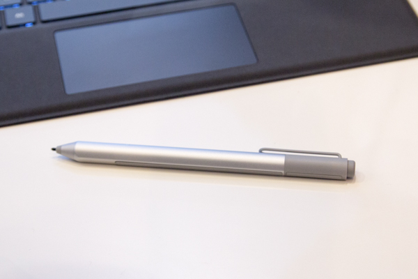 新しくなったSurfaceペン。Surface Pro 3やSurface 3でも利用できるとのこと