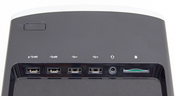 本体上部には電源ボタンのほか、USB3.0端子×2、USB2.0端子×2、ヘッドホン出力、SD/SDHC/SDXC対応メモリーカードスロットが用意されています