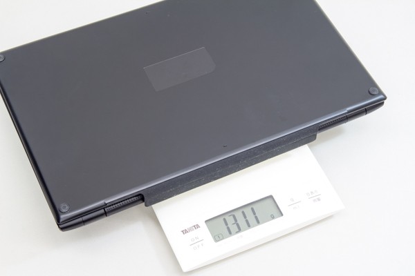 タブレット＋キーボードの重量は実測で1.311kg