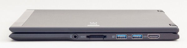 左側面にはヘッドホン出力とSD/SDHC/SDXC対応メモリーカードスロット、USB3.0端子×2、HDMI端子