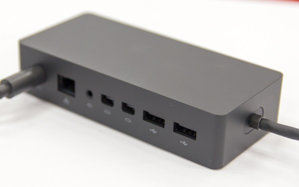 USB3.0×4、Mini DisplaPort×2、有線LAN端子などを使えるようになります