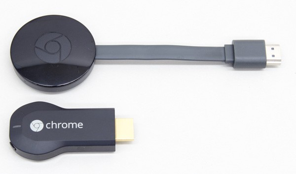 新型Ｃｈｒｏｍｅｃａｓｔ（上）と初代Chromecast（下）