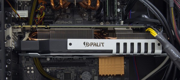 GTX980 Tiのグラフィックボードは、ドスパラ製PCではおなじみのPalit製