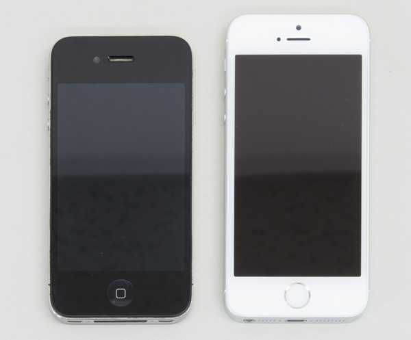 iPhone 4（幅58.6×高さ115.2×厚さ9.3mm）との違いはこんな感じ