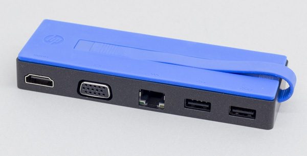 オプションとして用意されている「USB Type-C 変換トラベルドック」。USB3.0×2、HDMI、アナログRGB（VGA）、有線LAN端子を同時に利用