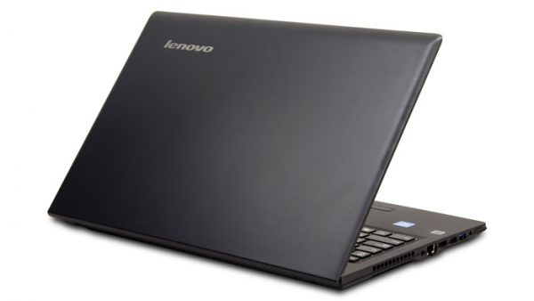 本体カラーはブラックで、見た目は普通のノートパソコンです