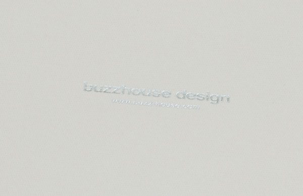 箱には「buzzhouse design」の文字