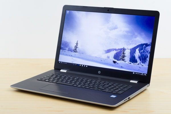 17.3型の大画面液晶ディスプレイを搭載