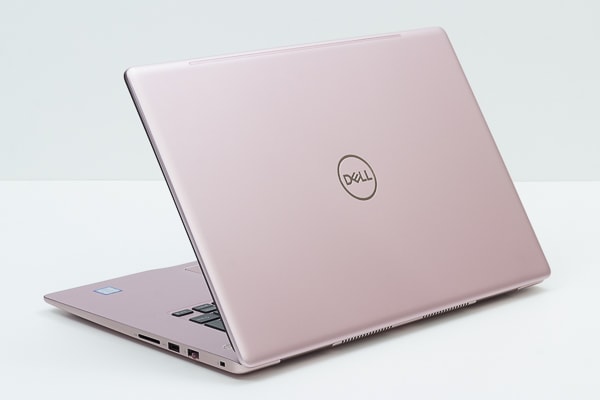 Inspiron 15 7000の本体カラー