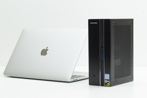 MacBook Pro 13インチモデルとの大きさ比較