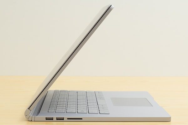 Surface Book 2のインターフェース