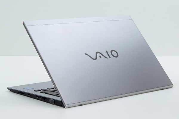 VAIO S11 シルバーの本体カラー