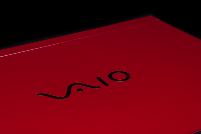 VAIO S11 | RED EDITION　天板のロゴ