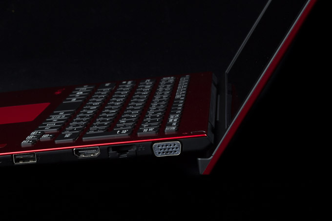 VAIO S11 | RED EDITION　リフトアップ構造