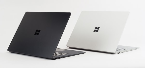 Surface Laptop 2 ブラックとプラチナ