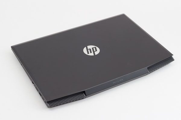 HP Pavilion Gaming 15 天板のデザイン