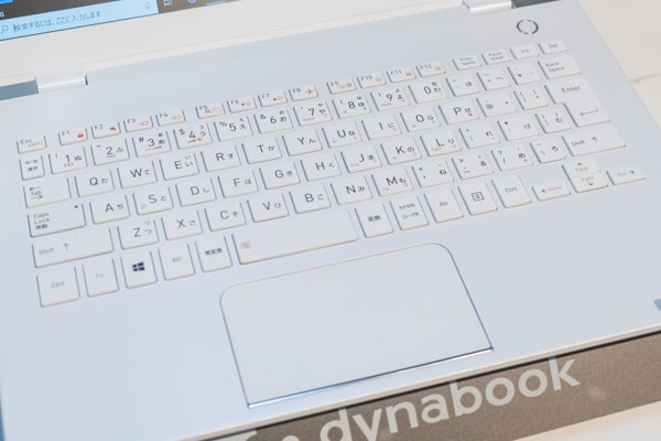 dynabook G ホワイトのカラー