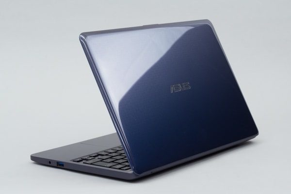 ASUS VivoBook W203MA 本体カラー