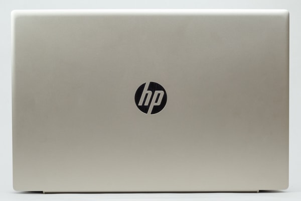 HP Pavilion 15-cu0000 天板のデザイン