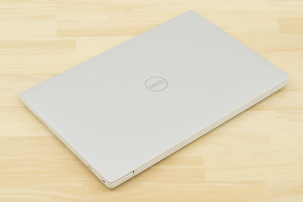 XPS 13 (9380) ボディの素材