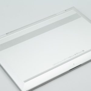 HP ENVY 15 x360 底面部