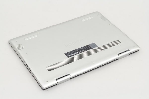 Inspiron 15 5000 2-in-1 (5582) 底面部