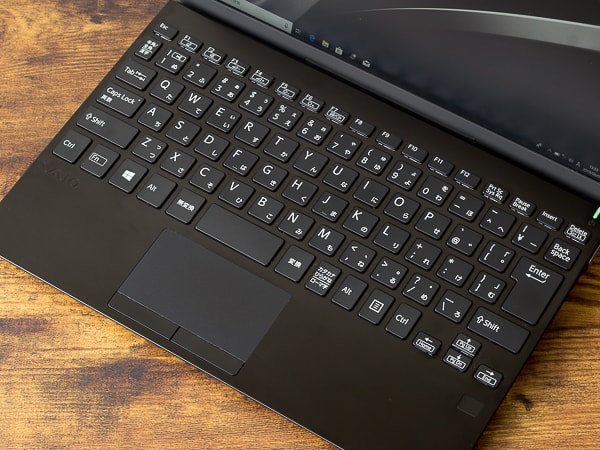 VAIO SX12 | ALL BLACK EDITION キーボード面