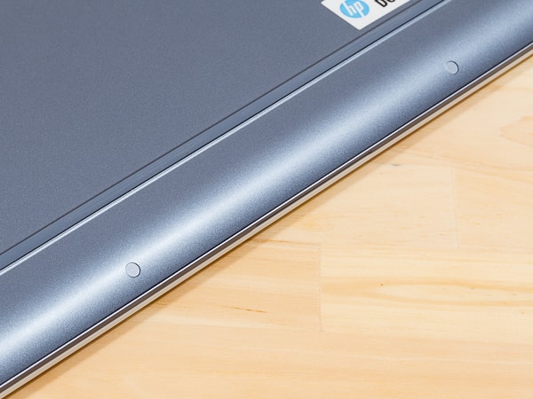 HP Chromebook x360 14 ネジ穴
