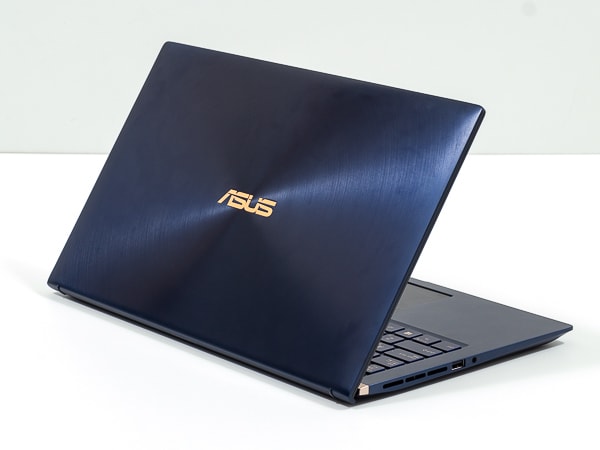 ASUS ZenBook 15 UX534FT 外観