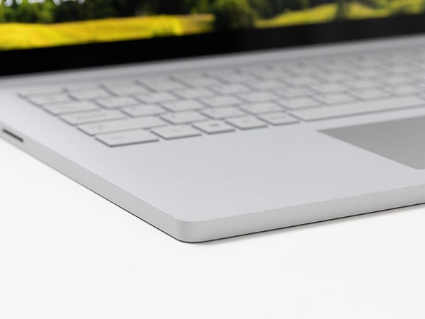 Surface Book 3 底面