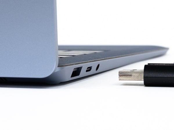 Surface Laptop 4 13.5インチ　USB端子