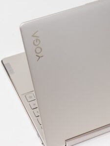 Yoga 9i Gen 8 14型