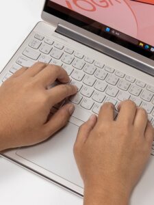 Yoga 9i Gen 8 14型